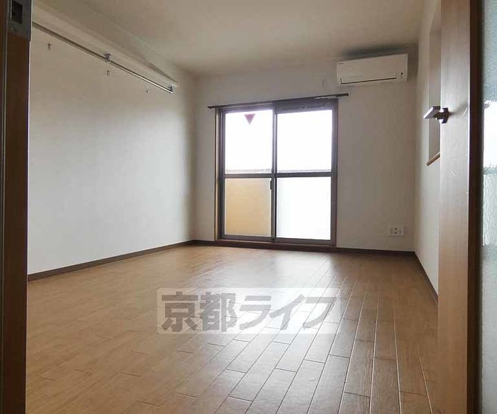 京都府京都市伏見区深草西浦町3丁目の賃貸マンションの居間