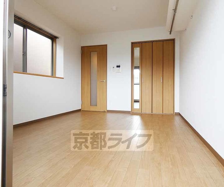 京都府京都市伏見区深草西浦町3丁目の賃貸マンションの居間