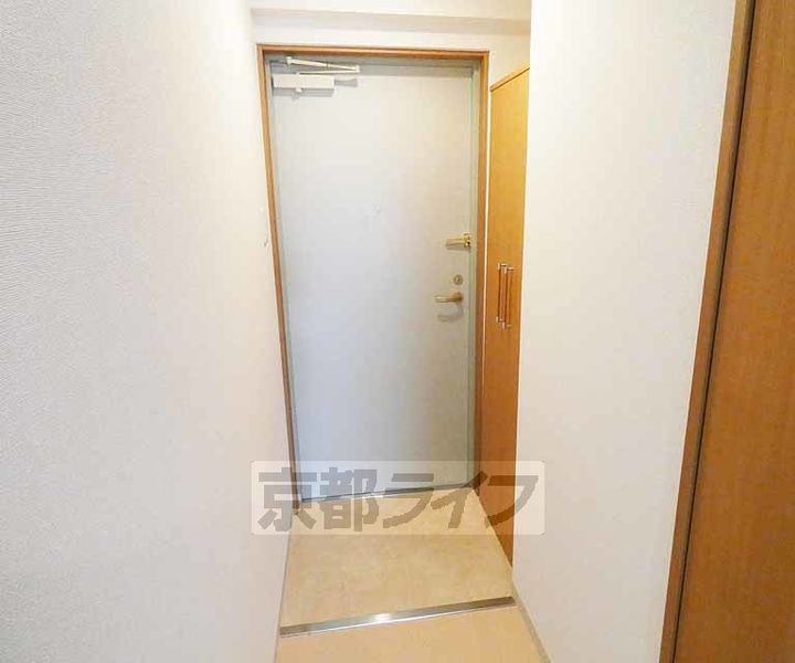 京都府京都市伏見区深草西浦町3丁目の賃貸マンションの玄関