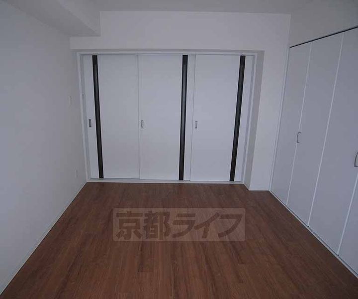 京都府京都市伏見区加賀屋町の賃貸マンションの居間