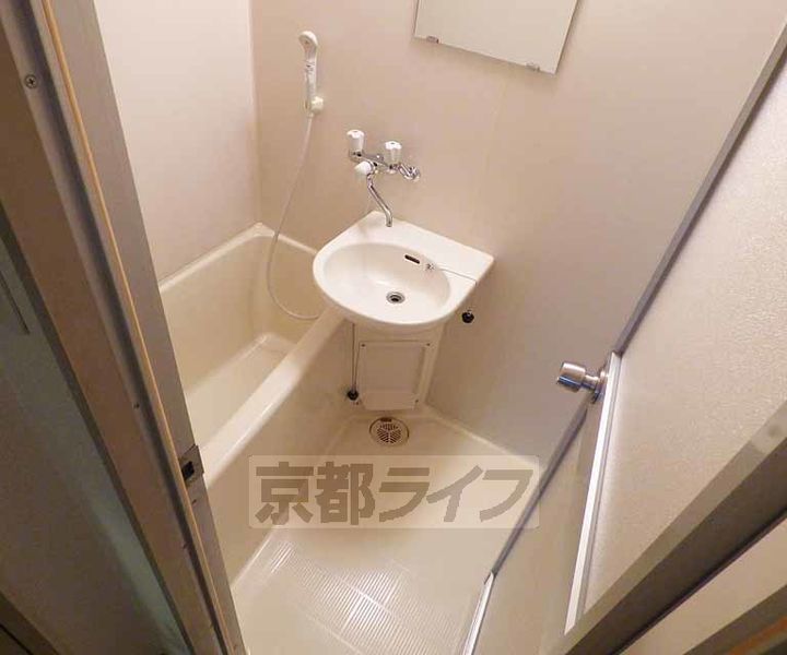 京都府京都市上京区一条通六軒町西入2丁目西今出川町の賃貸マンションの内装