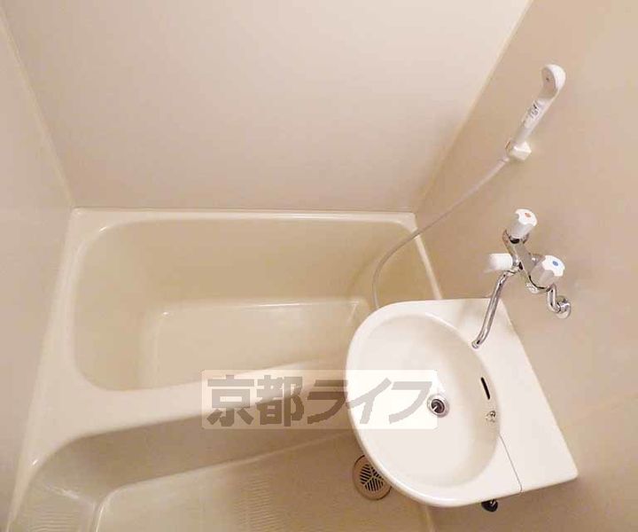 京都府京都市上京区一条通六軒町西入2丁目西今出川町の賃貸マンションの風呂