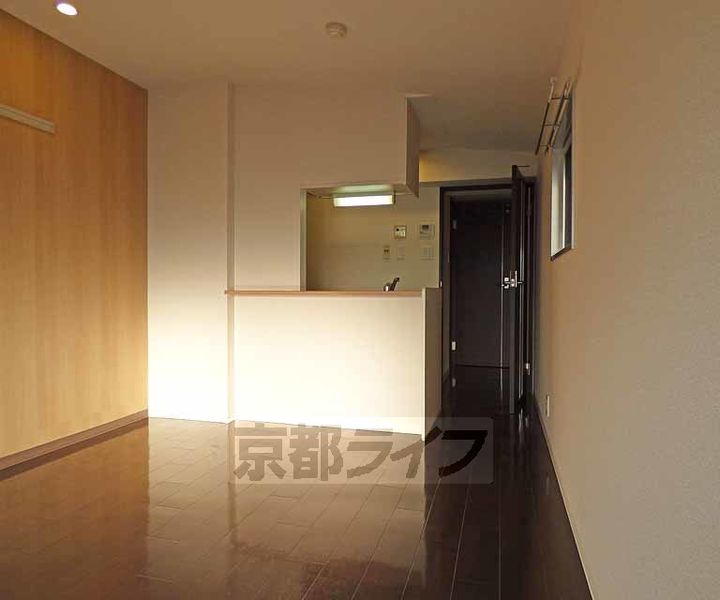 京都府京都市上京区一真町の賃貸マンションの居間