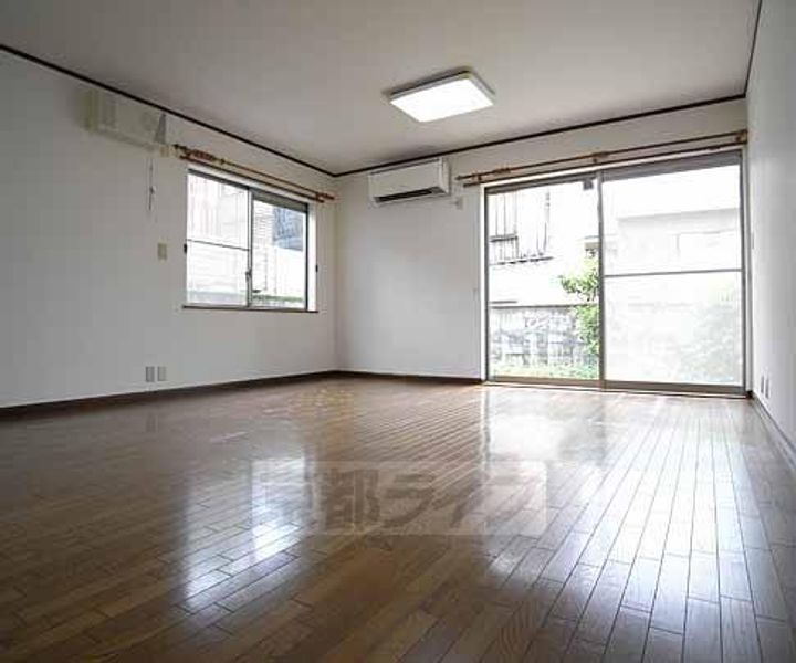 京都府京都市北区小山板倉町(一戸建)の賃貸物件の居間