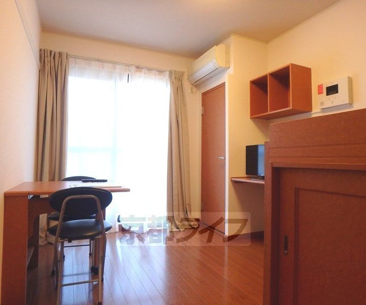 京都府京都市北区西賀茂鹿ノ下町の賃貸アパートの居間