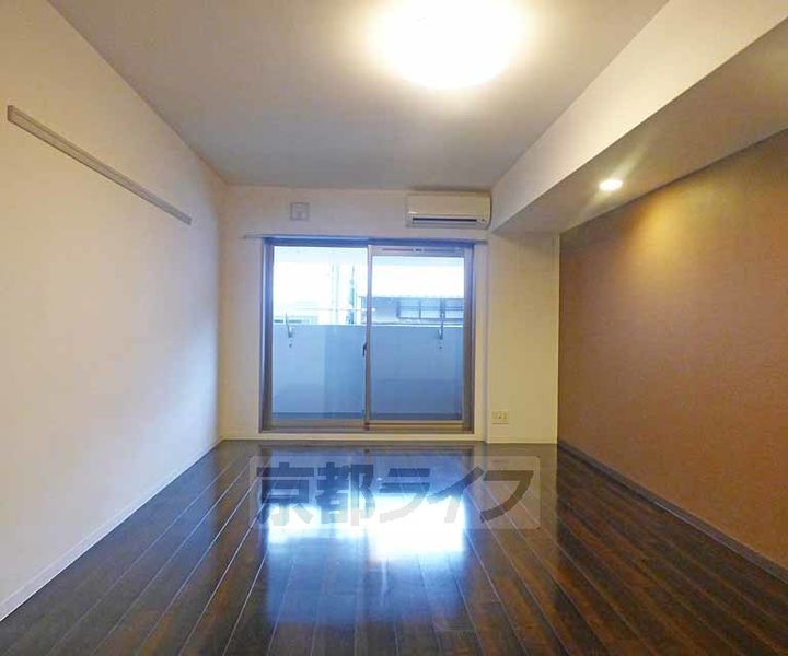 京都府京都市上京区寺町通今出川上ル表町の賃貸マンションの居間