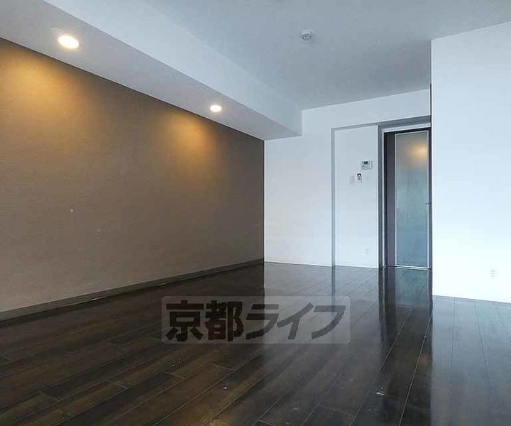 京都府京都市上京区表町の賃貸マンションの居間