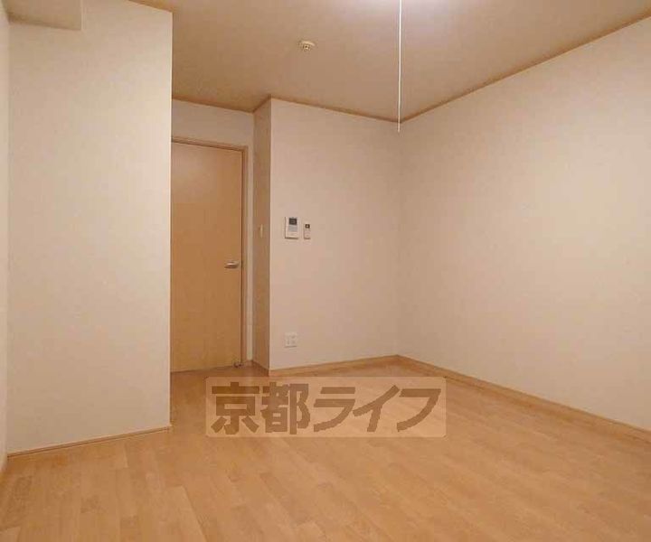 京都府京都市北区紫野西泉堂町の賃貸アパートの居間