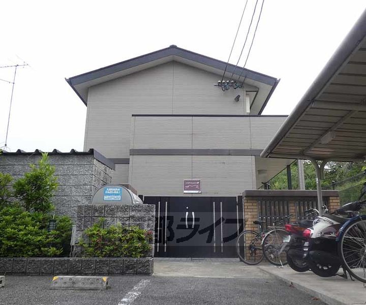 レオパレス京都鷹峯の外観