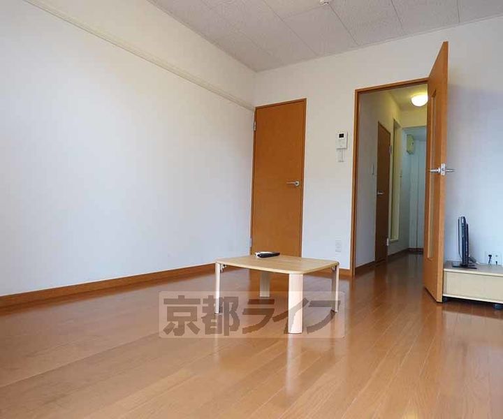 レオパレス吉川204の居間