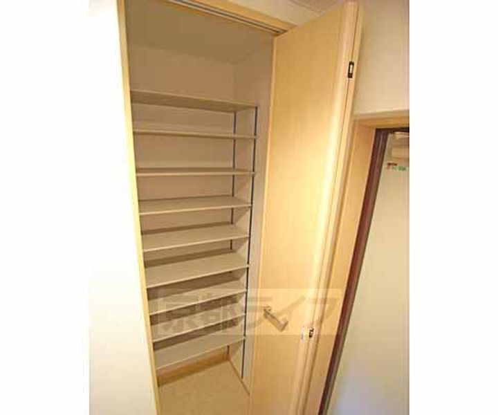 京都府京都市北区西賀茂蟹ケ坂町の賃貸マンションの内装