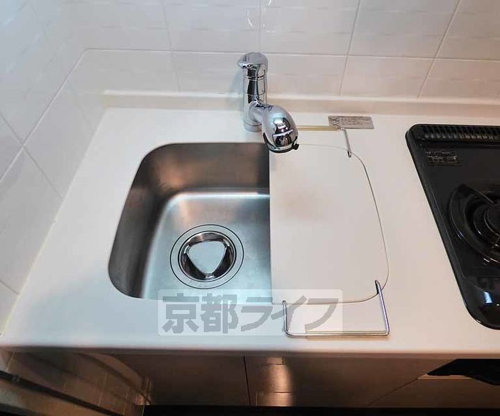 京都府京都市上京区二町目の賃貸マンションのキッチン