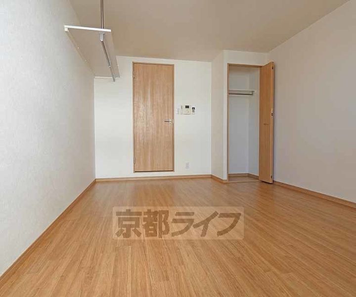 フラッティ上七軒101の居間