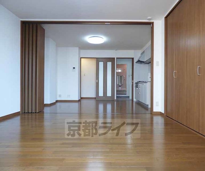 京都府京都市上京区高徳寺町の賃貸マンションの居間