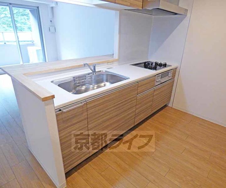 京都府京都市北区上賀茂桜井町の賃貸マンションのキッチン