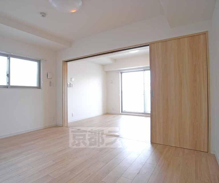 京都府京都市上京区大宮通下長者町下る清元町の賃貸マンションの居間