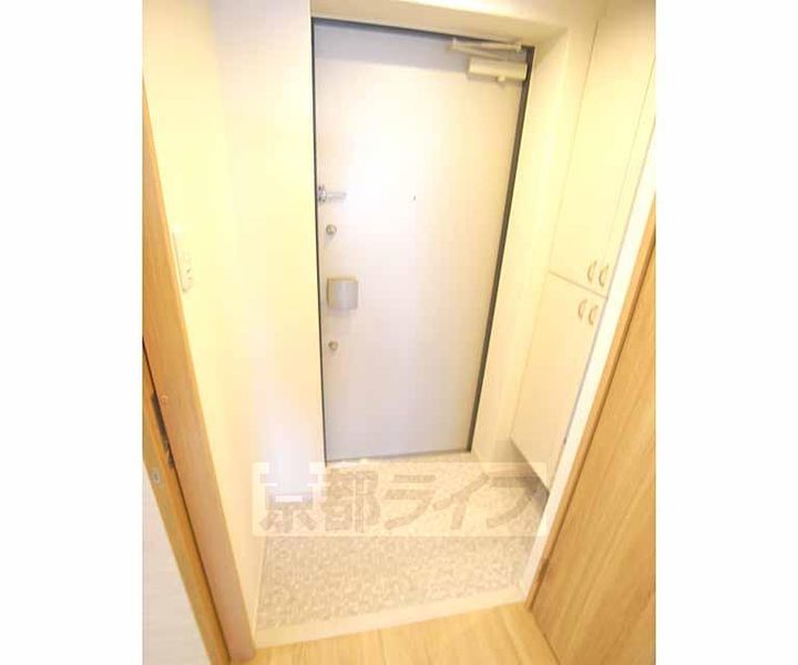 京都府京都市上京区大宮通下長者町下る清元町の賃貸マンションの玄関