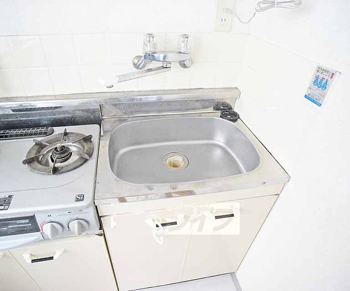 京都府京都市北区衣笠荒見町の賃貸マンションのキッチン