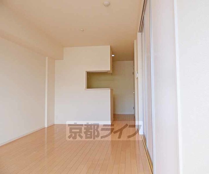 京都府京都市北区小山元町の賃貸アパートの居間