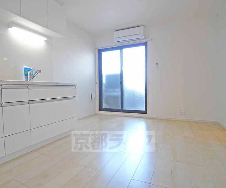 グラン佐竹202の居間