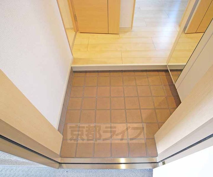 グラン佐竹202の玄関