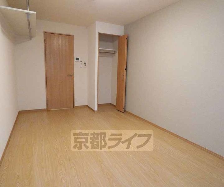 京都府京都市上京区五辻通千本東入上る桐木町の賃貸マンションの居間