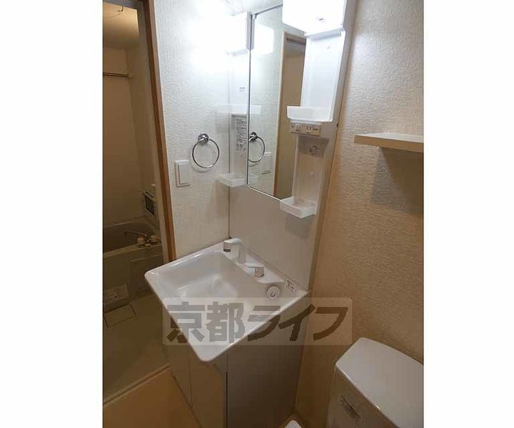 京都府京都市上京区五辻通千本東入上る桐木町の賃貸マンションの内装