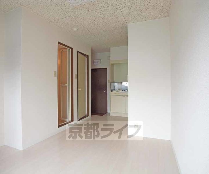 京都府京都市左京区一乗寺地蔵本町の賃貸マンションの居間