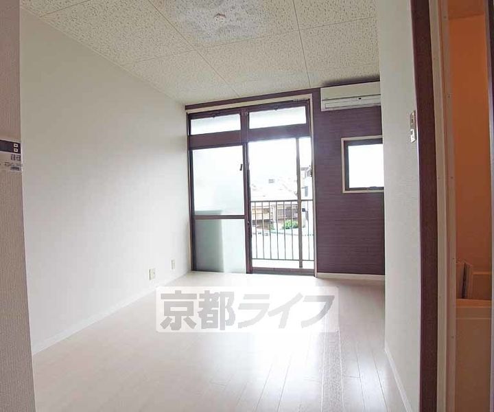 京都府京都市左京区一乗寺地蔵本町の賃貸マンションの居間