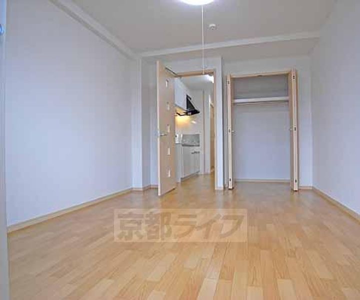 京都府京都市左京区松ケ崎樋ノ上町の賃貸アパートの居間