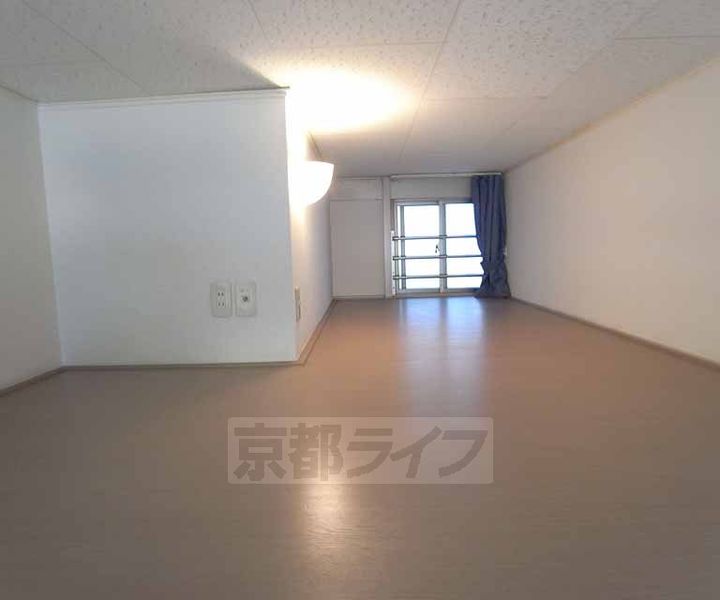 リベルテ木幡駅前の居間