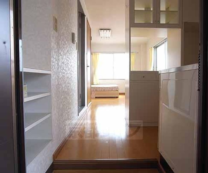 クレセント久津川103の玄関