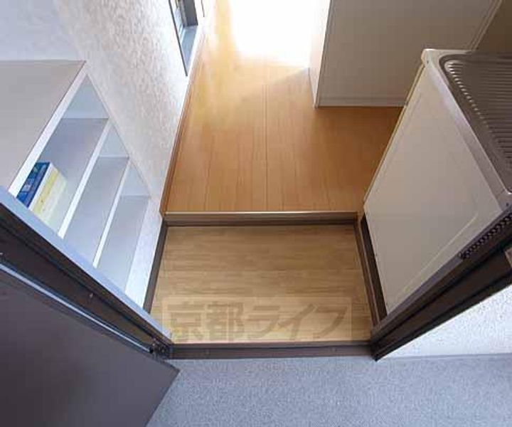 クレセント久津川103の玄関