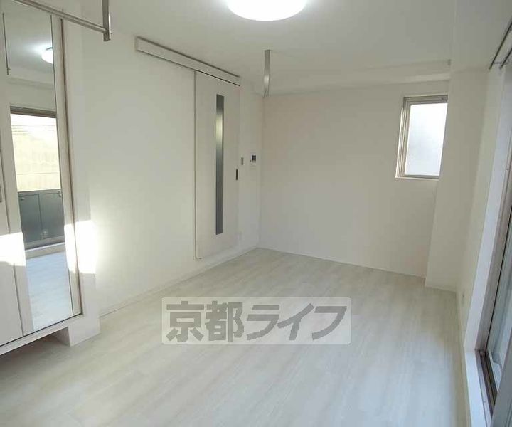 アベニール出町柳201の寝室