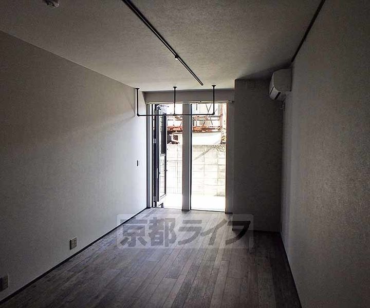 京都府京都市左京区下鴨松ノ木町の賃貸アパートの居間