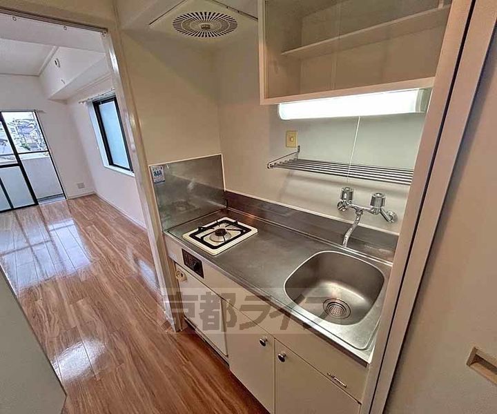 京都府京都市西京区桂木ノ下町の賃貸マンションのキッチン