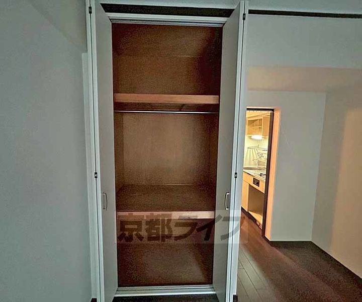京都府京都市西京区桂木ノ下町の賃貸マンションの内装