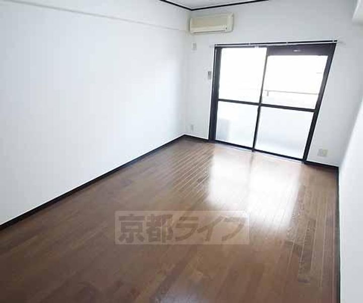 京都府京都市西京区桂木ノ下町の賃貸マンションの居間