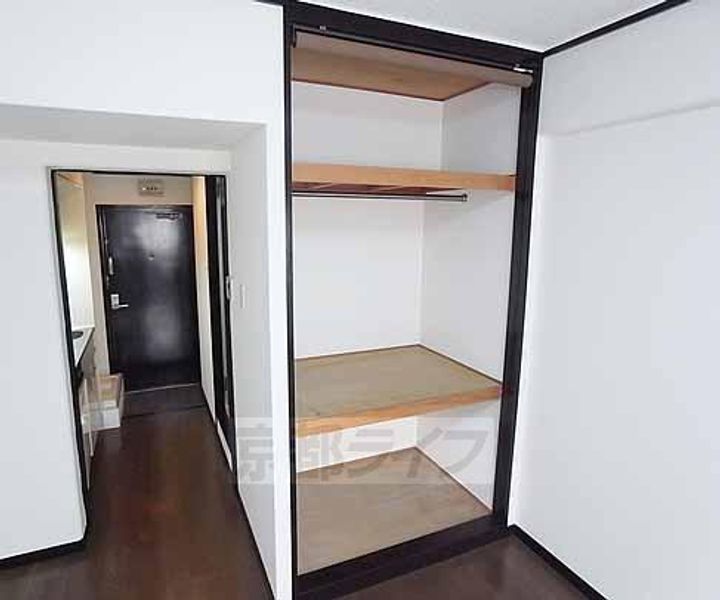 京都府京都市西京区桂木ノ下町の賃貸マンションの内装