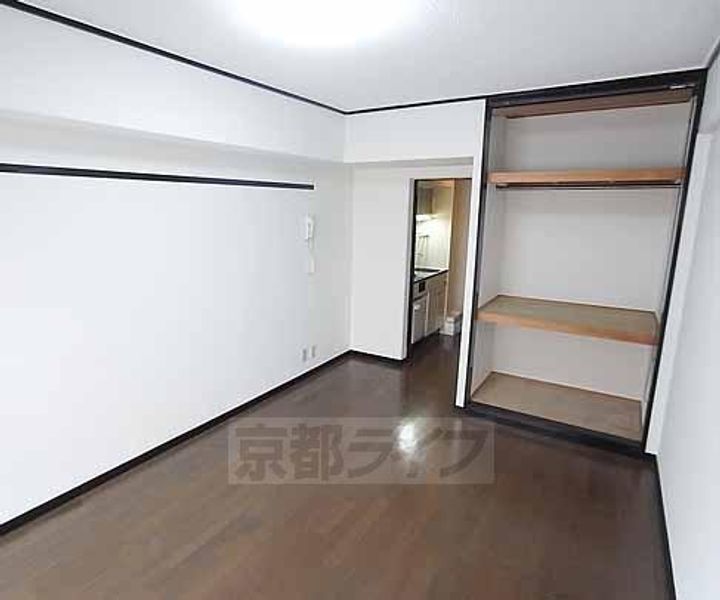 京都府京都市西京区桂木ノ下町の賃貸マンションの居間