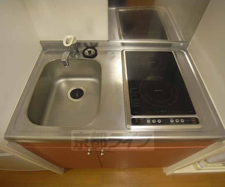 京都府京都市西京区樫原芋峠の賃貸アパートのキッチン