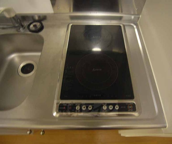 京都府京都市西京区樫原芋峠の賃貸アパートのキッチン