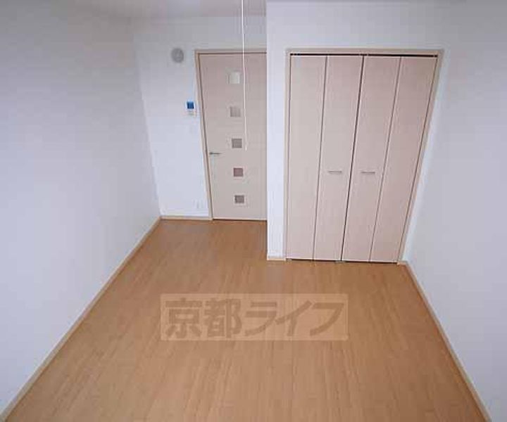 京都府京都市西京区松尾上ノ山町の賃貸アパートの居間