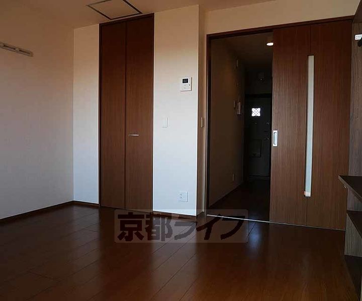 京都府京都市西京区樫原分田の賃貸アパートの居間