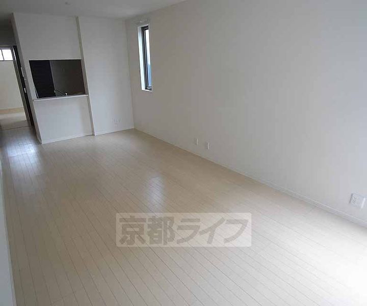京都府京都市西京区桂久方町の賃貸アパートの居間