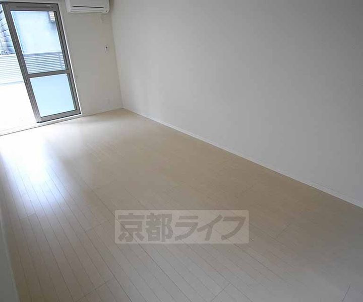 京都府京都市西京区桂久方町の賃貸アパートの居間