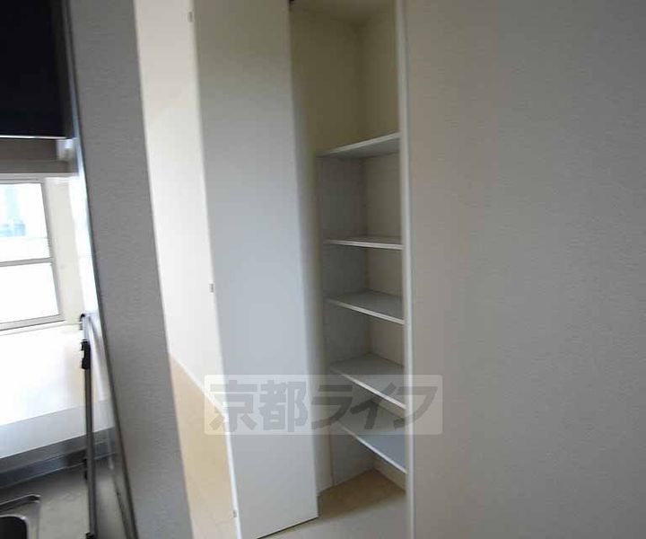 京都府京都市西京区桂久方町の賃貸アパートの居間