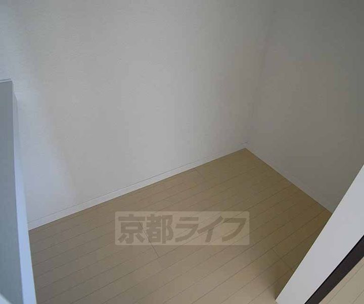 京都府京都市西京区桂久方町の賃貸アパートの居間