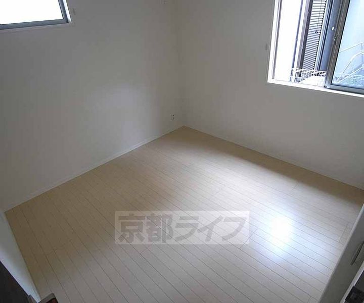 京都府京都市西京区桂久方町の賃貸アパートの居間
