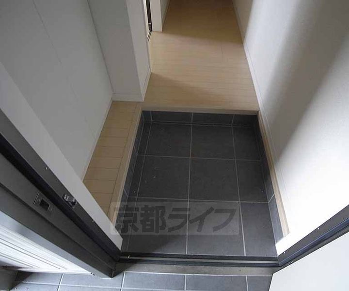 京都府京都市西京区桂久方町の賃貸アパートの玄関